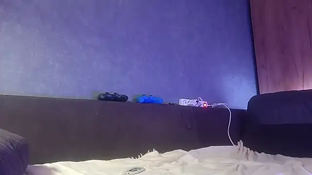 Hungry  Puppy online show from October 13, 2025, 7:37 pm