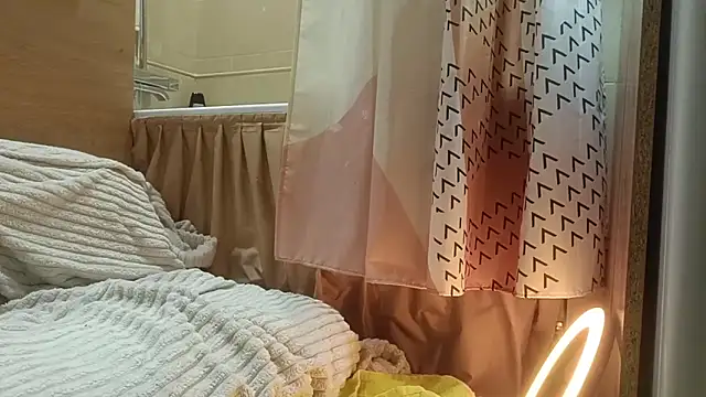 Hungry  Puppy online show from September 25, 2025, 2:28 am