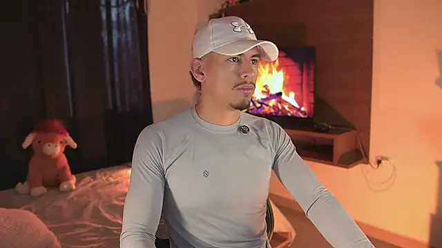 Aaronfox x online show from May 17, 2026, 12:16 pm