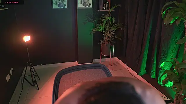 Aaronfox x online show from April 15, 2026, 3:01 am