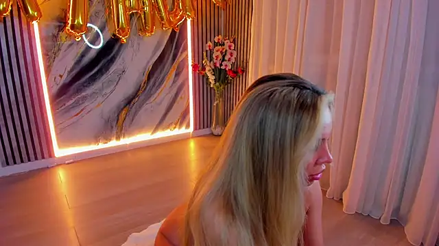 VivienCarter online show from April 4, 2026, 2:29 am