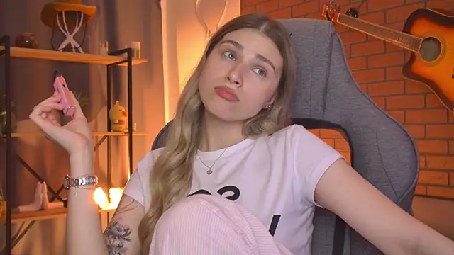 EllieCutes online show from July 14, 2026, 11:16 am