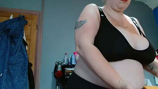 Snapshot of busty-bella1 chatting on May 19, 2026, 1:18 pm busty-bella1 online show from May 19, 2026, 1:18 pm
