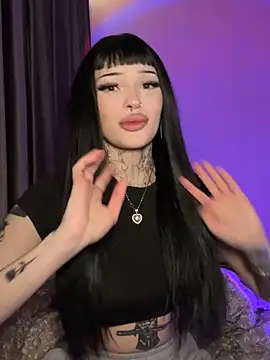 madelinexx online show from December 4, 2025, 3:44 pm