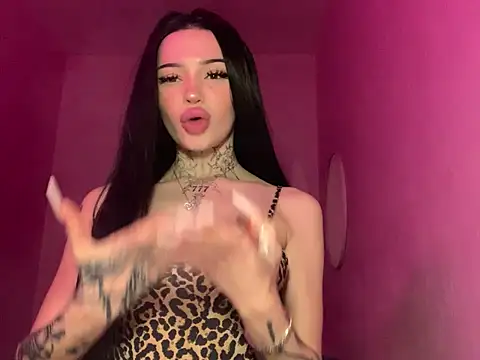 madelinexx online show from February 24, 2025, 7:09 pm