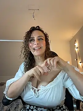 Elizabeth Dupont online show from December 16, 2025, 9:30 pm