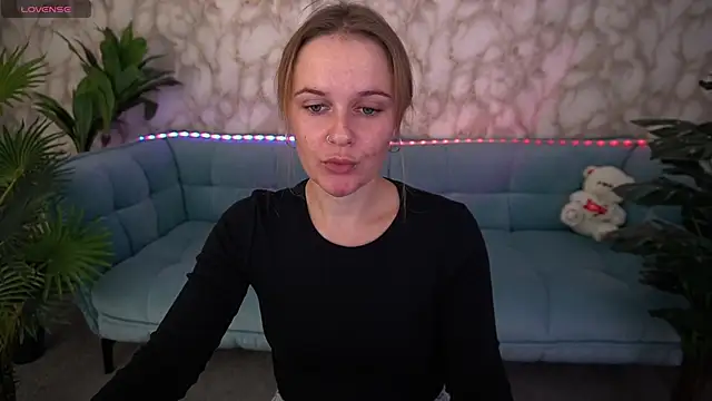 Snapshot of MaribelRiverr_ chatting on October 14, 2025, 5:52 am MaribelRiverr online show from October 14, 2025, 5:52 am