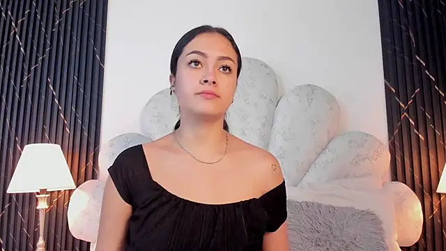 Jaslyn  Smith online show from April 13, 2026, 5:06 pm