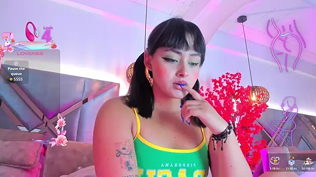 KimVelezz online show from September 8, 2025, 7:02 pm