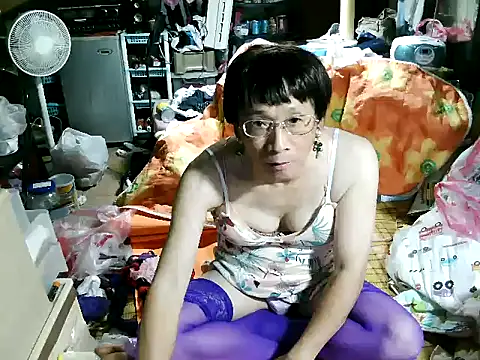 jamescheng27390 online show from October 28, 2025, 5:50 am