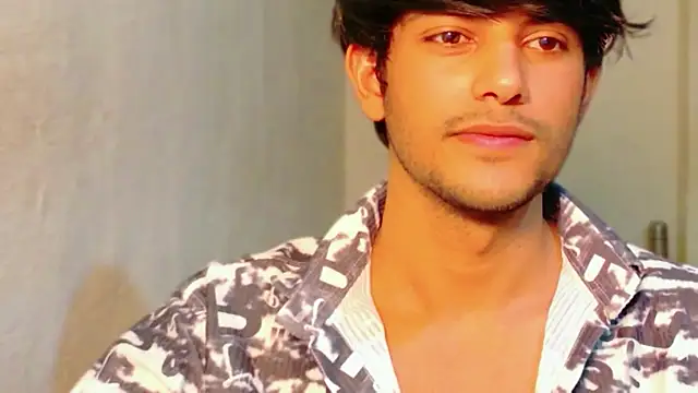 kingkartik7 online show from April 3, 2026, 4:24 pm
