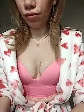 EvaRush online show from February 6, 2026, 7:43 pm