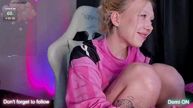 takeyourmolly online show from March 7, 2025, 1:07 pm