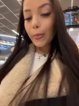 Chloe  Moon online show from December 4, 2025, 1:10 pm