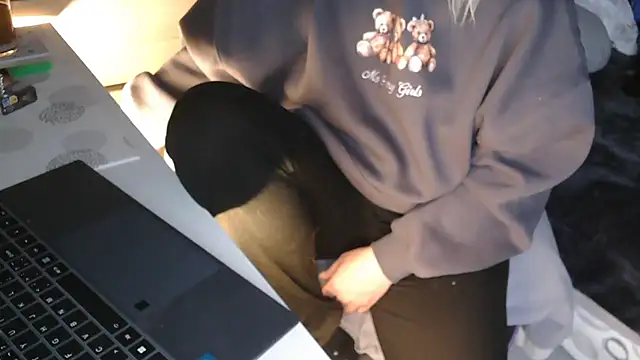 LaRa forU online show from November 12, 2025, 9:35 am