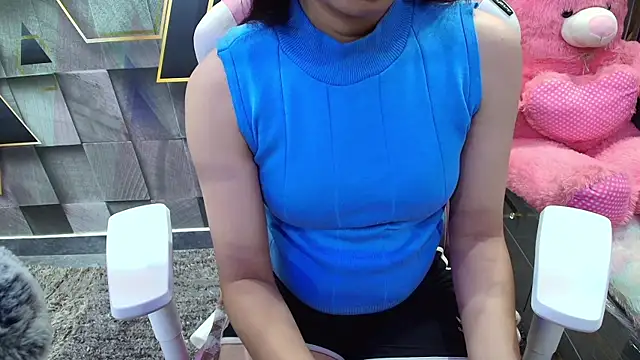 Snapshot of YourKusu chatting on October 10, 2025, 11:11 am YourKusu online show from October 10, 2025, 11:11 am