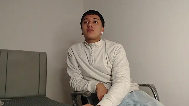 alex-lover online show from April 7, 2026, 3:30 am