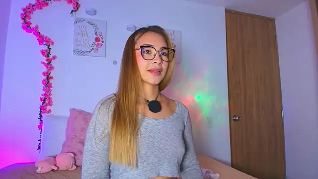 PollyGrey  online show from April 2, 2026, 3:35 am