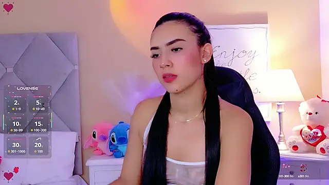 Snapshot of IsaValencia chatting on September 9, 2025, 10:08 pm IsaValencia online show from September 9, 2025, 10:08 pm