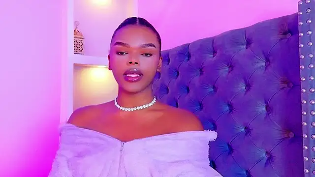 CamiEstrada online show from December 17, 2025, 2:16 am