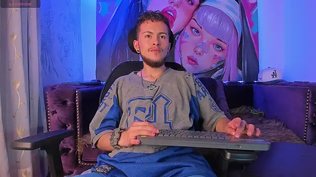 Snapshot of _hairybeard_ chatting on February 9, 2026, 8:18 pm hairybeard online show from February 9, 2026, 8:18 pm