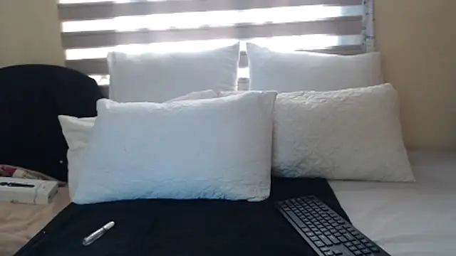 Foxybrownxx1 online show from June 1, 2026, 6:13 am