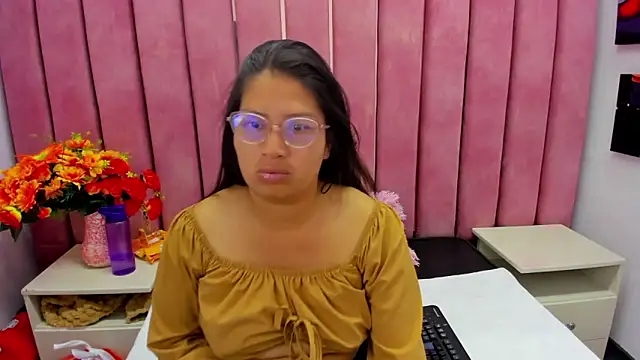 Miaa Smiith  online show from September 18, 2025, 3:09 am