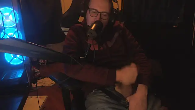 Snapshot of chicostick413 chatting on November 17, 2025, 12:25 am chicostick413 online show from November 17, 2025, 12:25 am