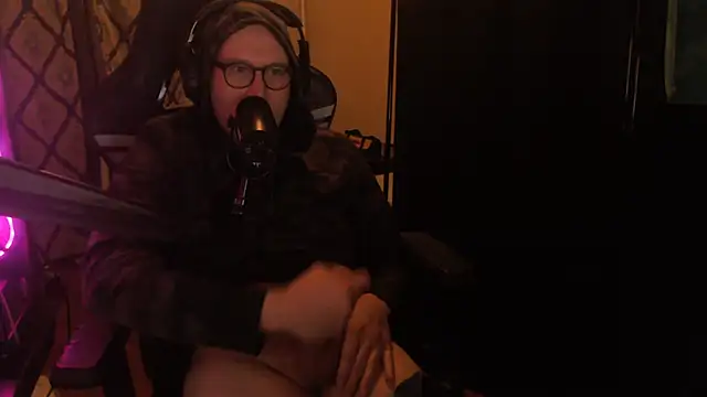 chicostick413 online show from March 25, 2026, 12:33 am