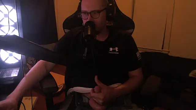 Snapshot of chicostick413 chatting on October 26, 2025, 2:12 am chicostick413 online show from October 26, 2025, 2:12 am