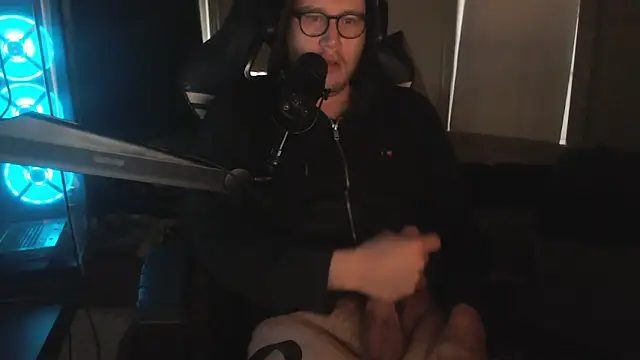 Snapshot of chicostick413 chatting on October 31, 2025, 12:46 pm chicostick413 online show from October 31, 2025, 12:46 pm