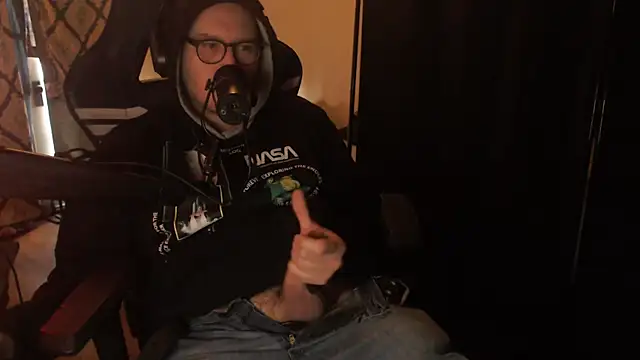 chicostick413 online show from April 4, 2026, 12:34 pm