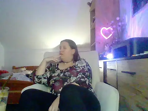 ReifeVenna online show from October 21, 2025, 6:51 pm