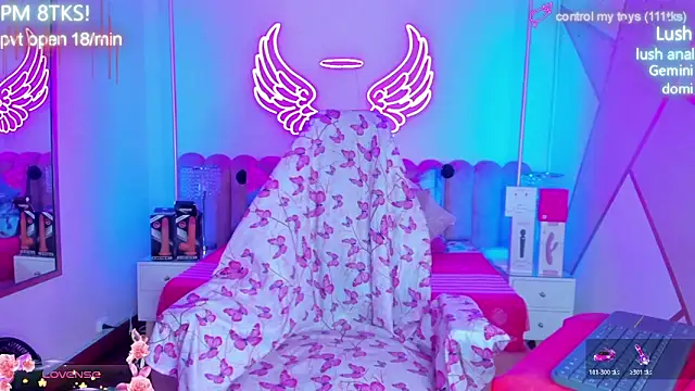 sallybrown  online show from April 27, 2026, 8:40 pm