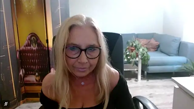 sofia xkiss online show from November 5, 2025, 3:04 pm