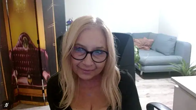 sofia xkiss online show from November 19, 2025, 3:12 pm