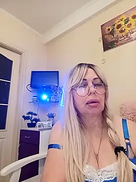 SusieNoreen online show from October 9, 2025, 1:06 am