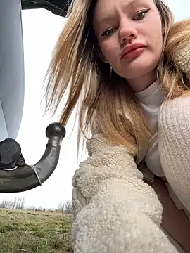 justmila online show from February 4, 2026, 12:00 pm