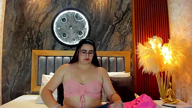 Snapshot of BellaPeers_ chatting on December 15, 2025, 12:11 pm BellaPeers online show from December 15, 2025, 12:11 pm