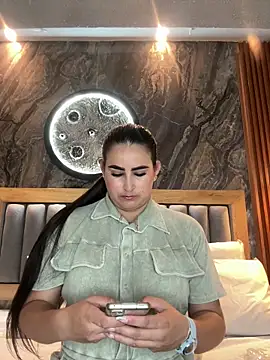 Snapshot of BellaPeers_ chatting on March 1, 2026, 11:43 am BellaPeers online show from March 1, 2026, 11:43 am