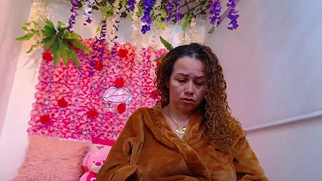 BLONDE SEXYHOT online show from December 20, 2025, 9:06 pm