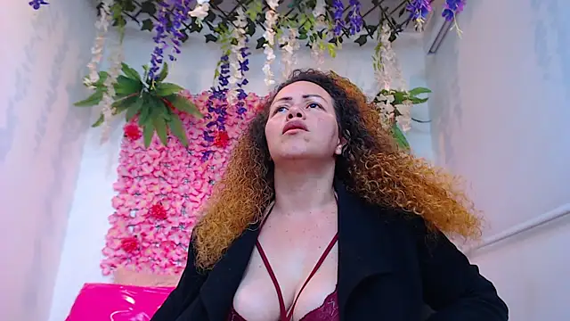 BLONDE SEXYHOT online show from April 16, 2026, 7:47 pm