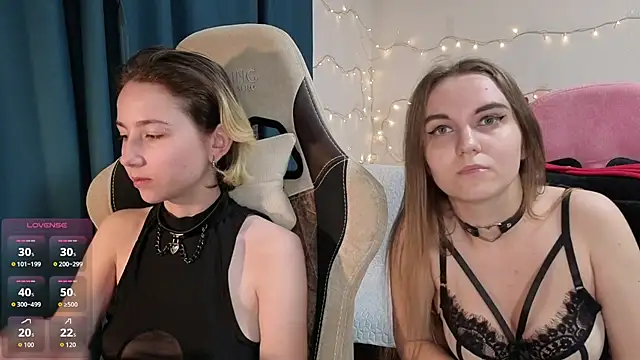 velvetvalkyries online show from November 12, 2025, 4:55 pm