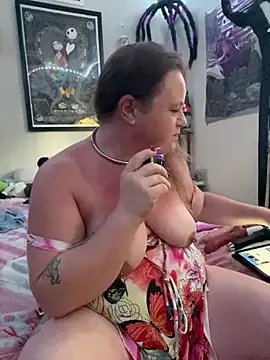 Snapshot of HeatherLynn chatting on February 11, 2025, 4:56 pm HeatherLynn online show from February 11, 2025, 4:56 pm