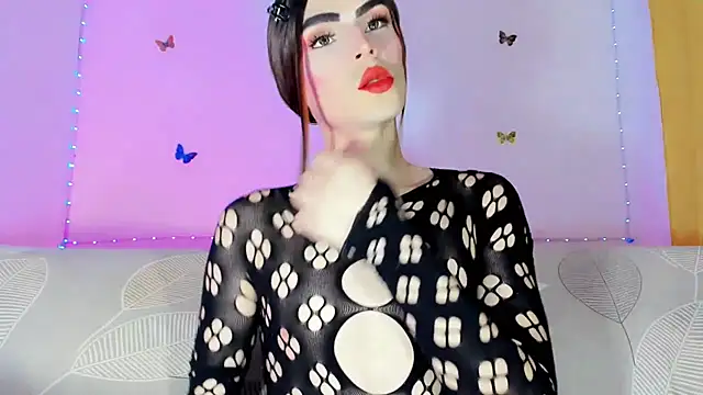 TatiGil online show from July 14, 2026, 6:58 pm