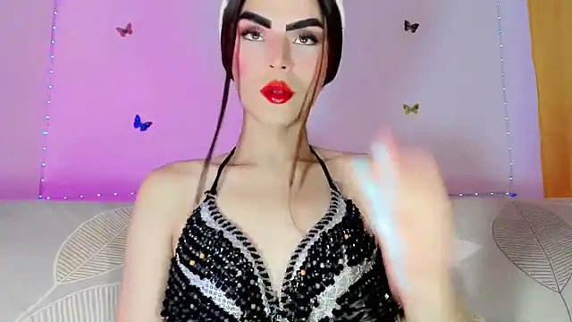 TatiGil online show from July 12, 2026, 9:04 pm