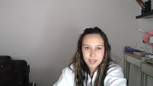 Skarlet Adams28 online show from March 17, 2025, 10:19 pm