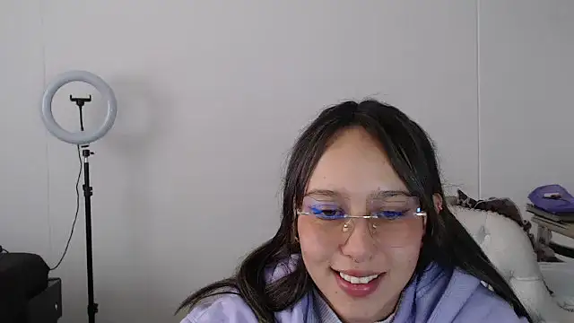 Skarlet Adams28 online show from March 9, 2025, 7:05 pm