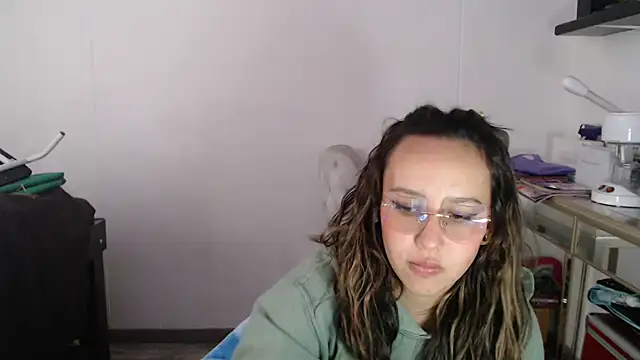 Skarlet Adams28 online show from March 4, 2025, 7:11 pm