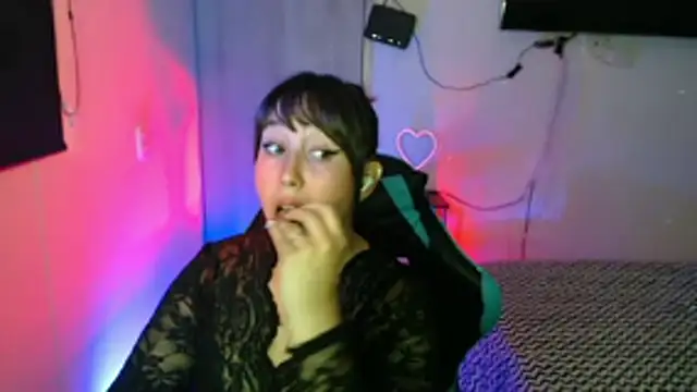 Skarlet Adams28 online show from April 9, 2026, 9:21 pm